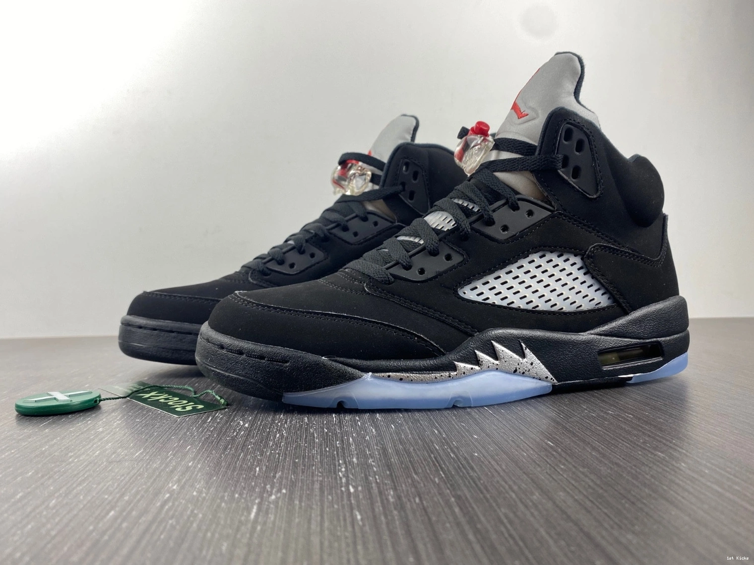 Jordan Retro Metallic (2016) - Black 845035-003 5 0124